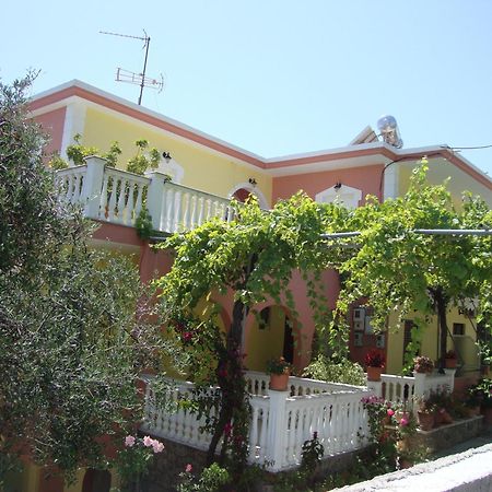 Apartamento Nikolaou Thomas House Parga Exterior foto