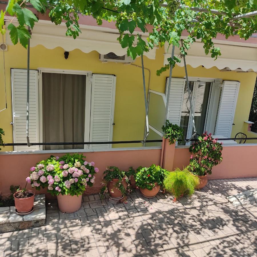 Apartamento Nikolaou Thomas House Parga Exterior foto