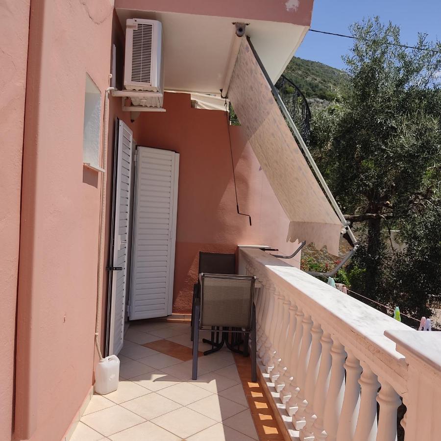 Apartamento Nikolaou Thomas House Parga Exterior foto